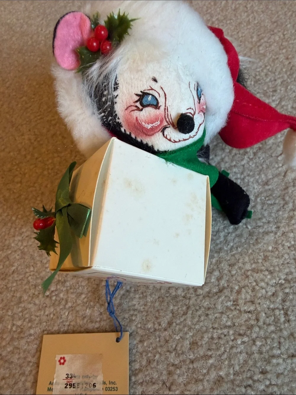 Annalee doll Christmas skunk with present
